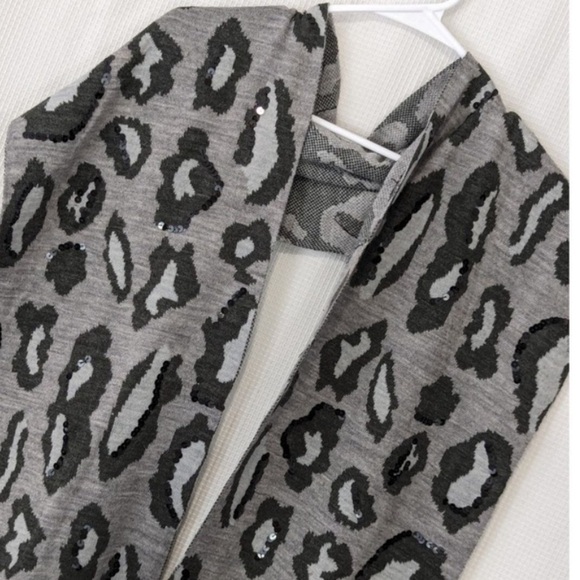 Banana Republic Gray and Black Sequin animal Patterned scarf - Picture 4 of 4